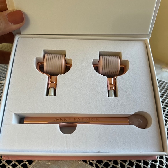 Jenny Patinkin Rose on Rose Dermaroller - Picture 2 of 7